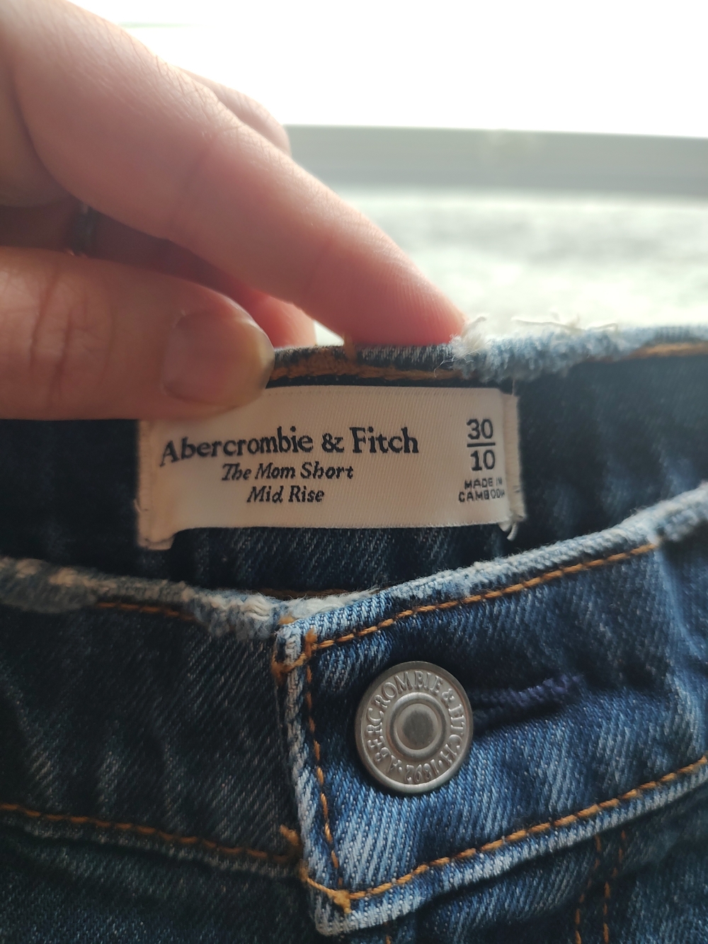 Abercrombie & Fitch The Mom Short Mid Rise Jeans in Blue